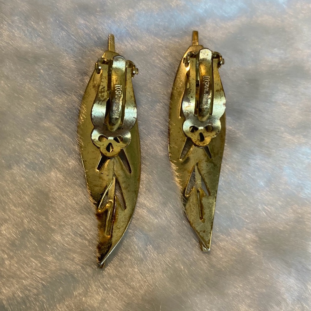 ☘️VTG Whiting & Davis Co. Gold Tone Clip On Leaf Earrings - Picture 3 of 4